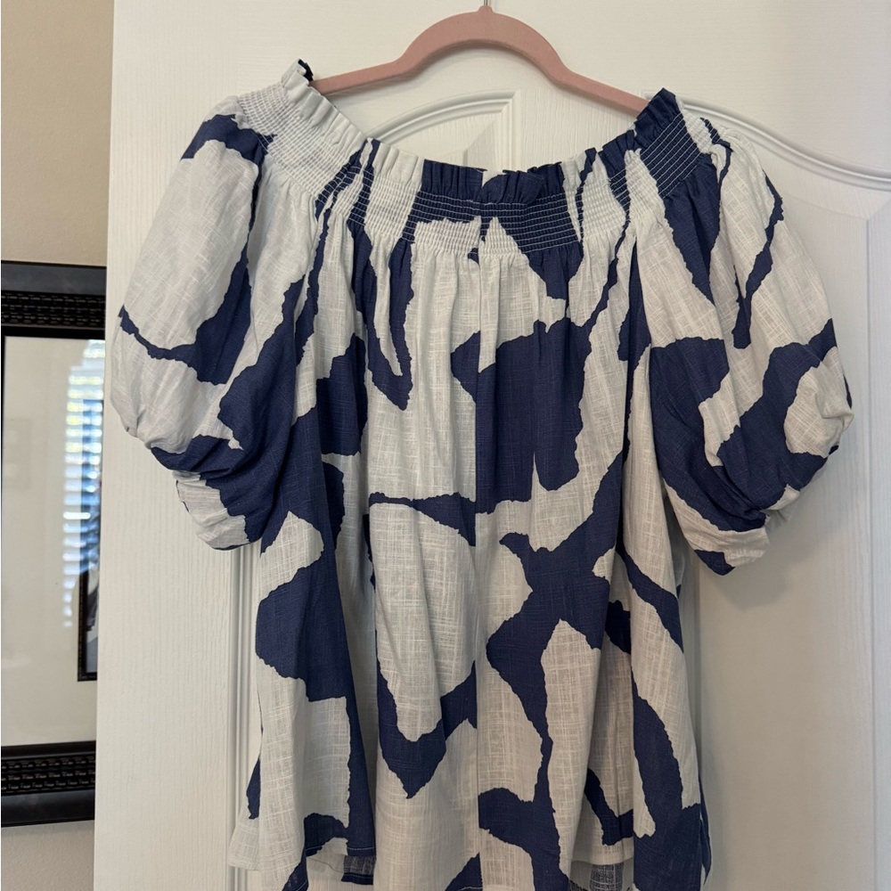 Women’s lined linen gorgeous blue and white top! NWOT. Size L. - Picture 2 of 3